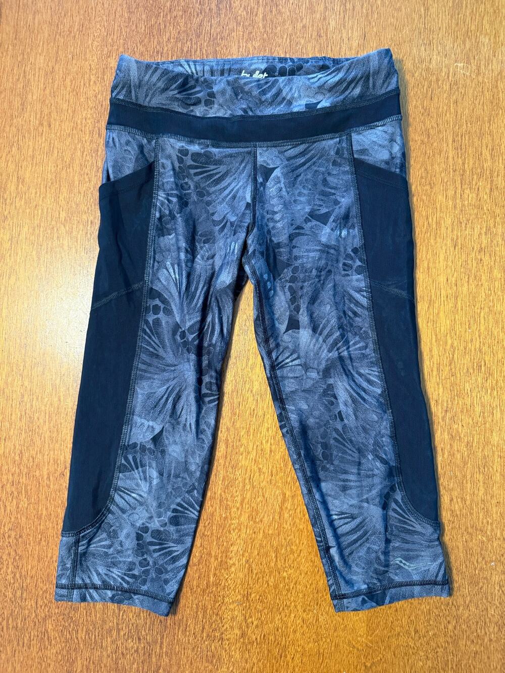 Saucony Small Women’s Running Capris